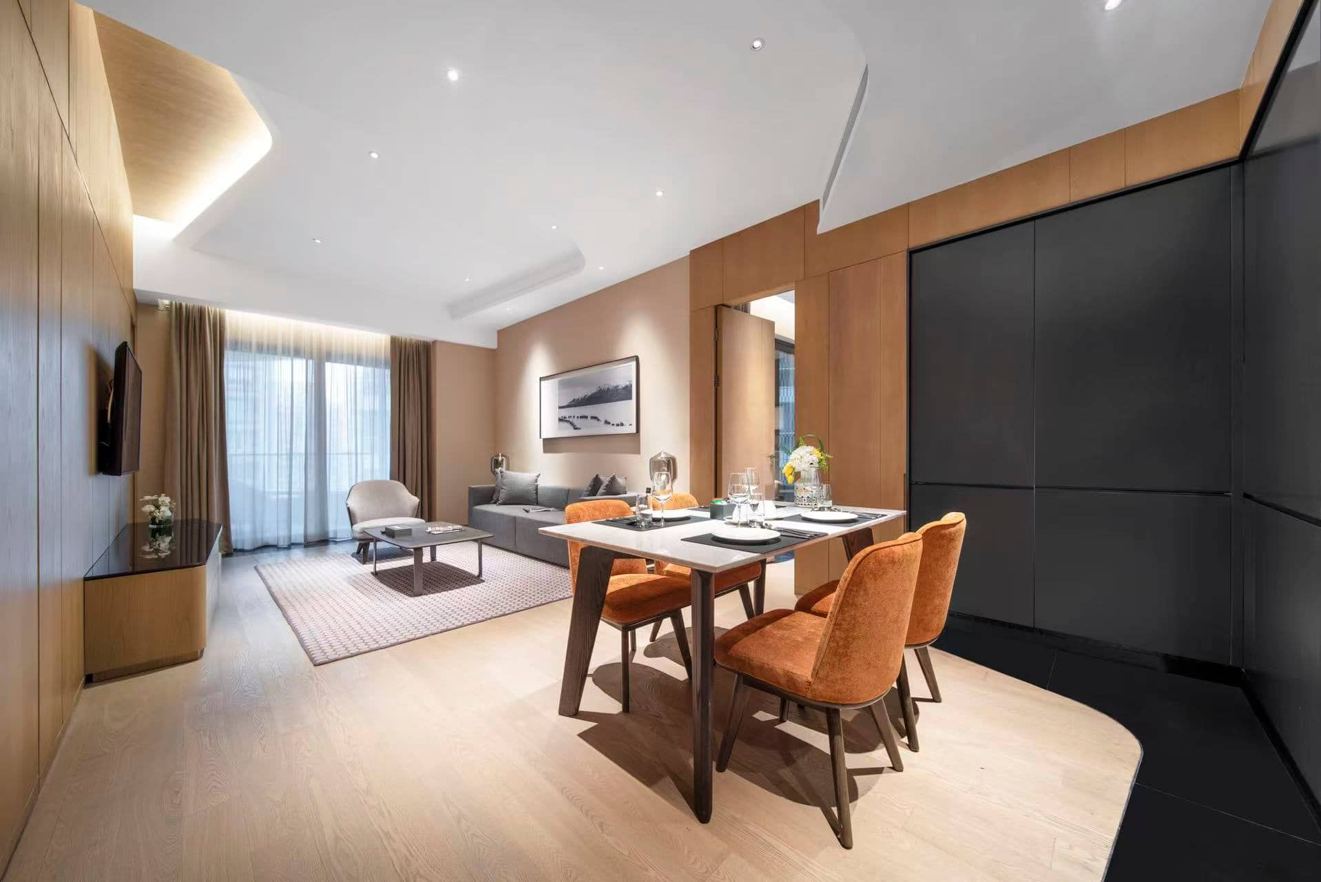 2-bedroom apartment in Wuhou, Chengdu — balcony access | Excutive King Suit - 113 Sqm (floors 11-29) — Photo 1